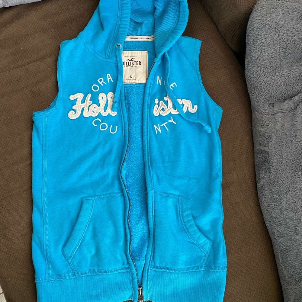 Hollister vest